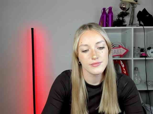 EvelynBlond26