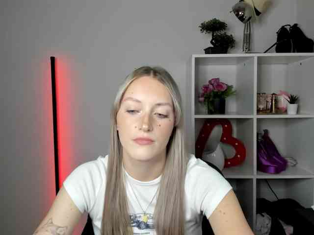 Model: EvelynBlond26