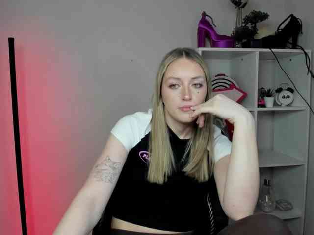 EvelynBlond26