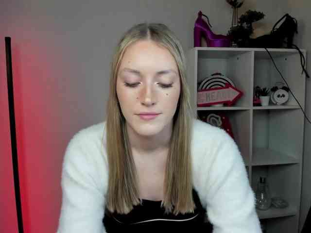 EvelynBlond26