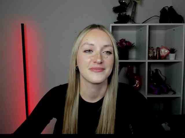 EvelynBlond26