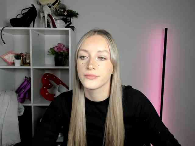 EvelynBlond26