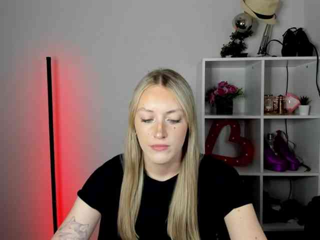Model: EvelynBlond26