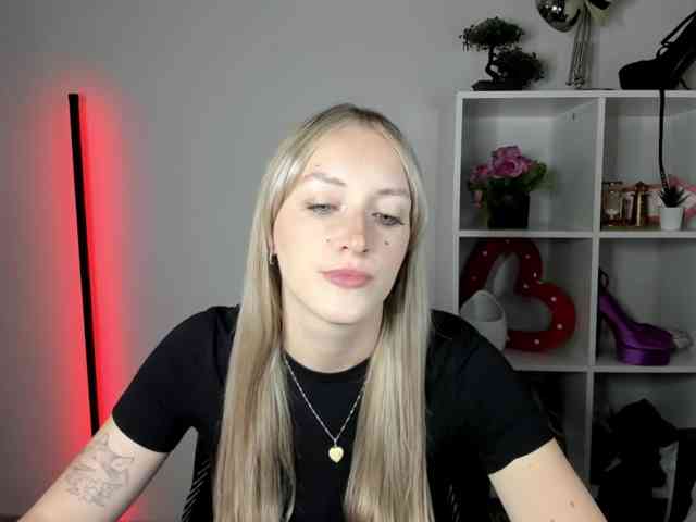 EvelynBlond26