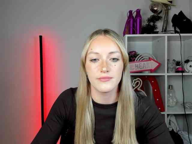 EvelynBlond26