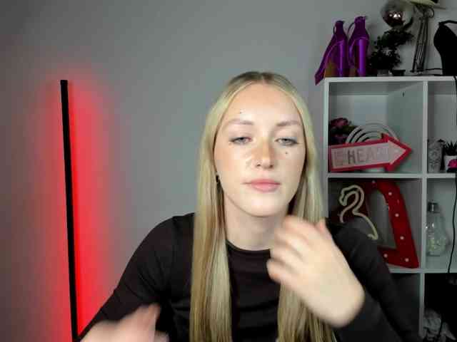 EvelynBlond26