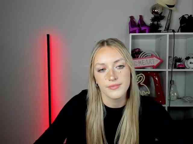 EvelynBlond26