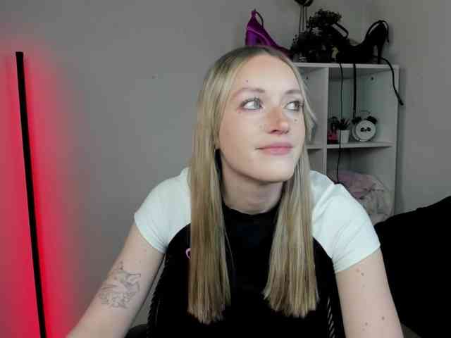 EvelynBlond26