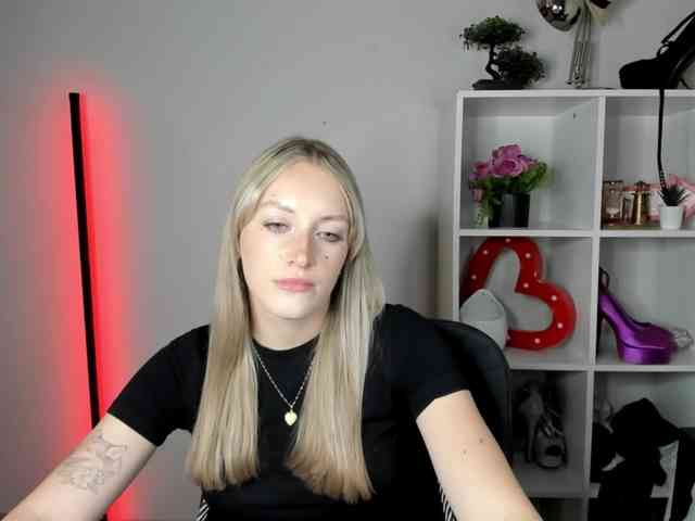 EvelynBlond26