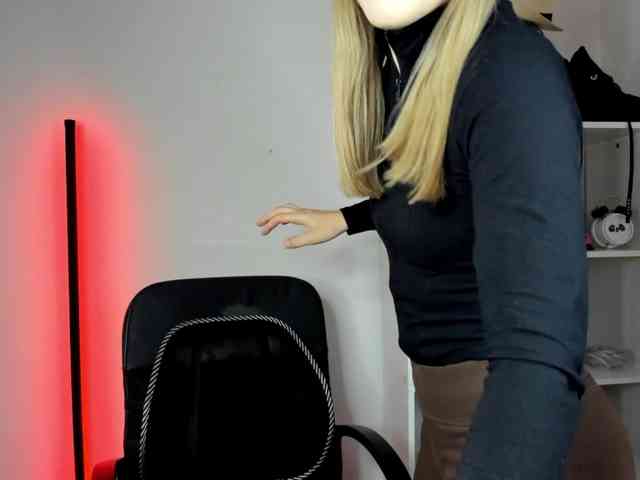 EvelynBlond26