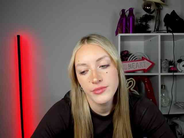 Model: EvelynBlond26