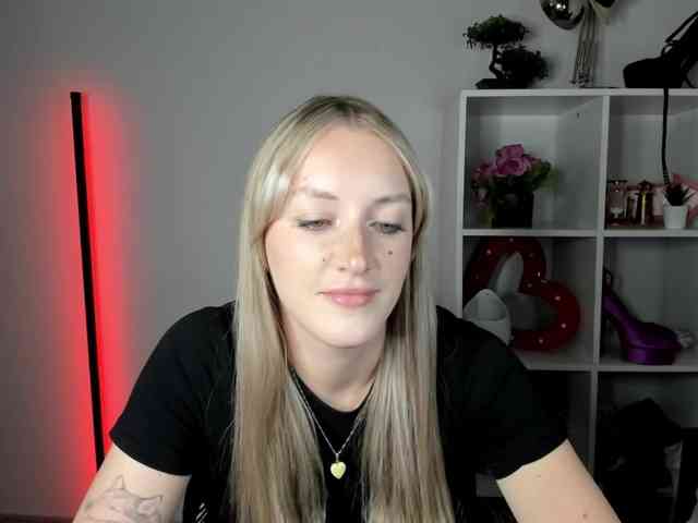 EvelynBlond26