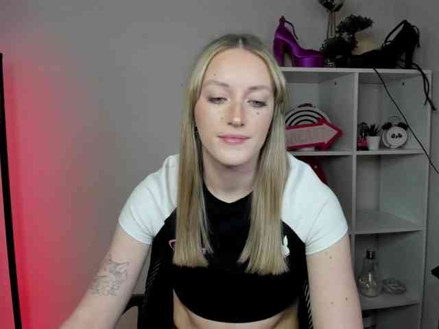 EvelynBlond26