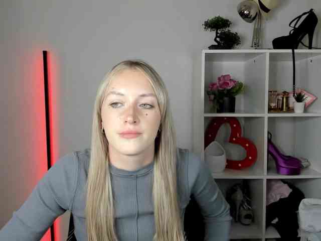 EvelynBlond26