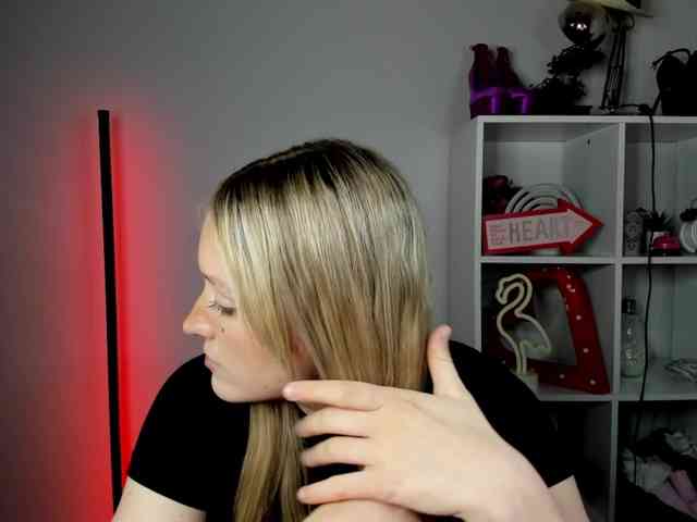EvelynBlond26
