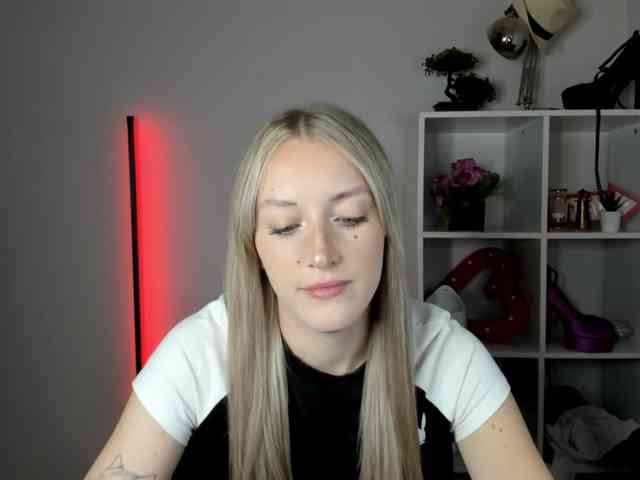EvelynBlond26