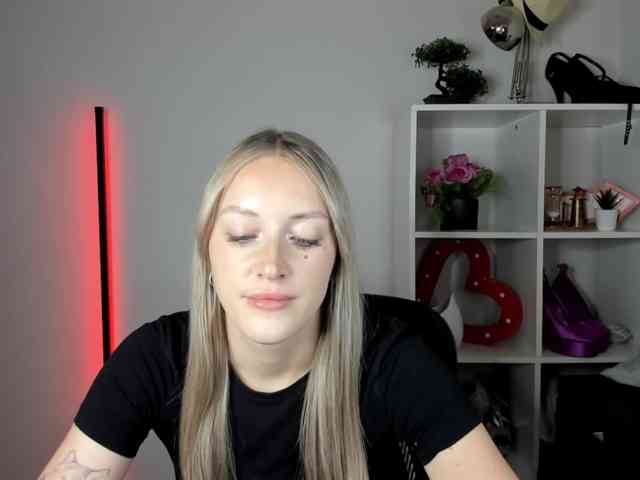 EvelynBlond26