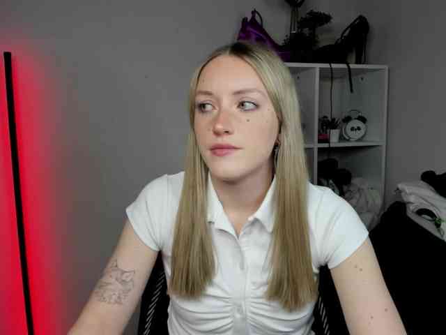 EvelynBlond26