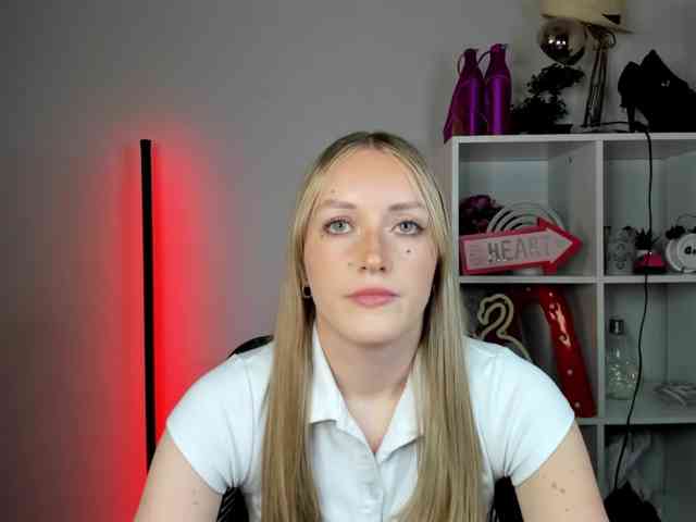 EvelynBlond26