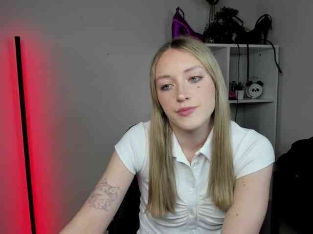 EvelynBlond26