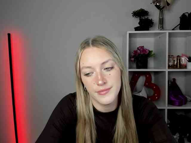 Model: EvelynBlond26