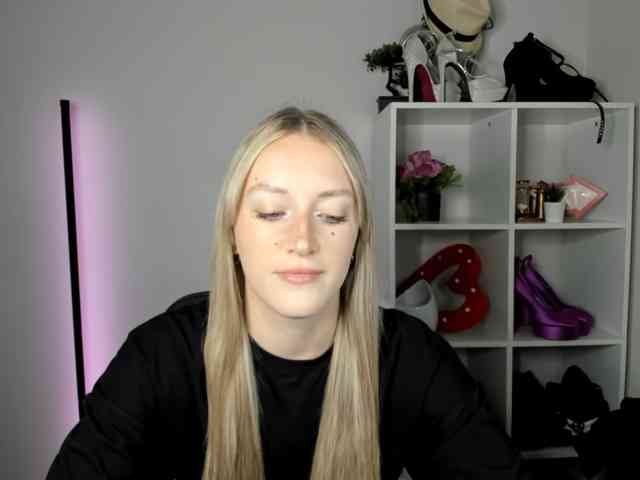 EvelynBlond26