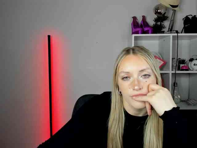 EvelynBlond26