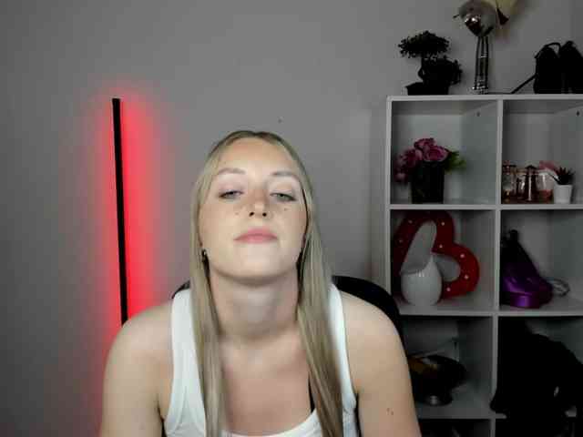 EvelynBlond26 webcam