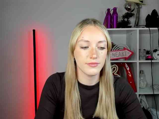 EvelynBlond26