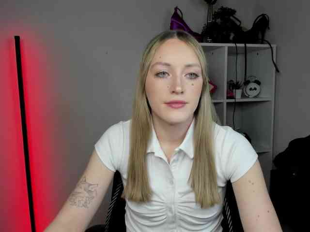EvelynBlond26