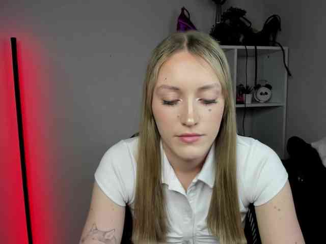 EvelynBlond26