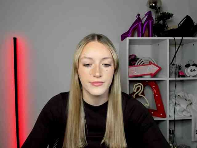 EvelynBlond26
