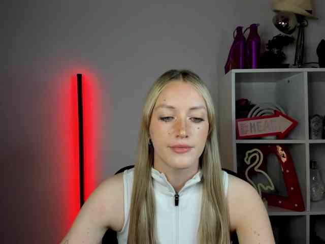 EvelynBlond26