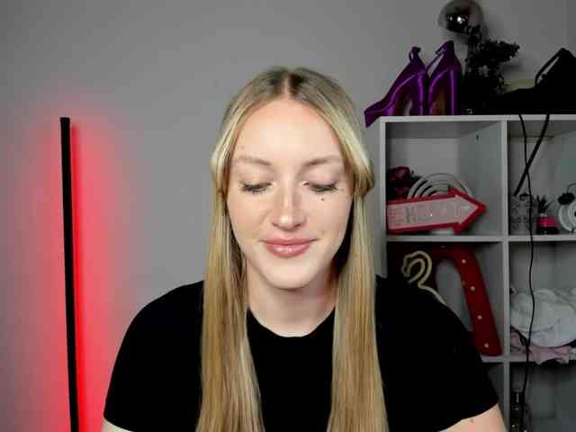EvelynBlond26