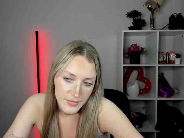 Model: EvelynBlond26