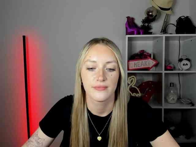 EvelynBlond26