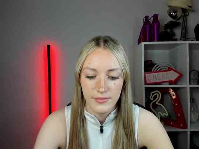 EvelynBlond26