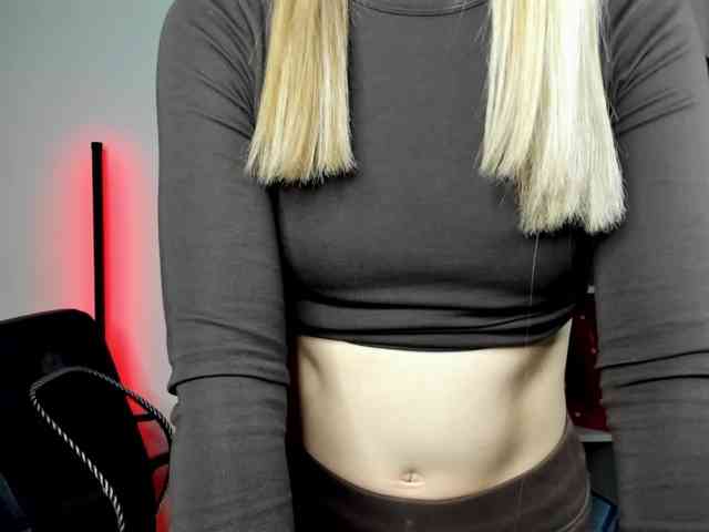 EvelynBlond26 webcam