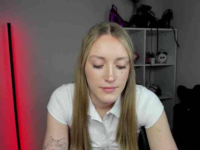 EvelynBlond26