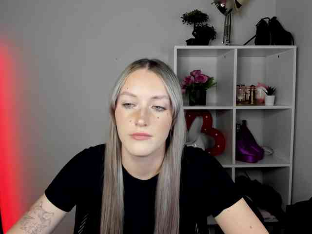 Model: EvelynBlond26