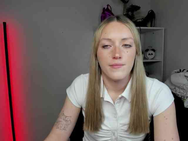 EvelynBlond26