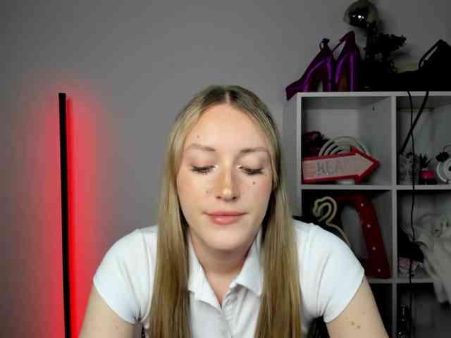 EvelynBlond26