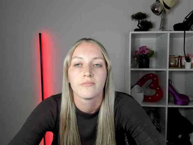 EvelynBlond26
