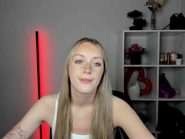 EvelynBlond26
