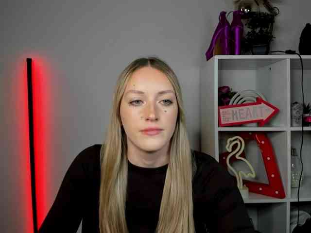 EvelynBlond26