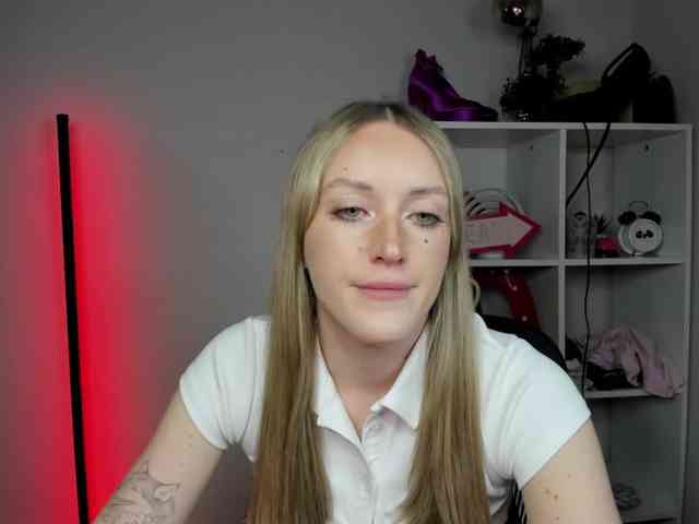 EvelynBlond26