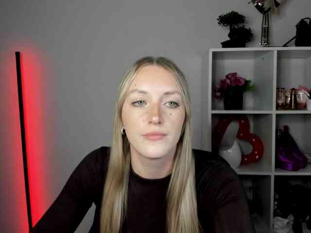 EvelynBlond26