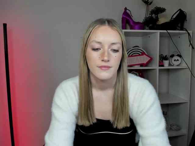EvelynBlond26