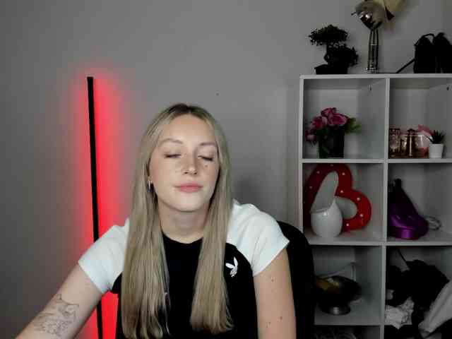Model: EvelynBlond26