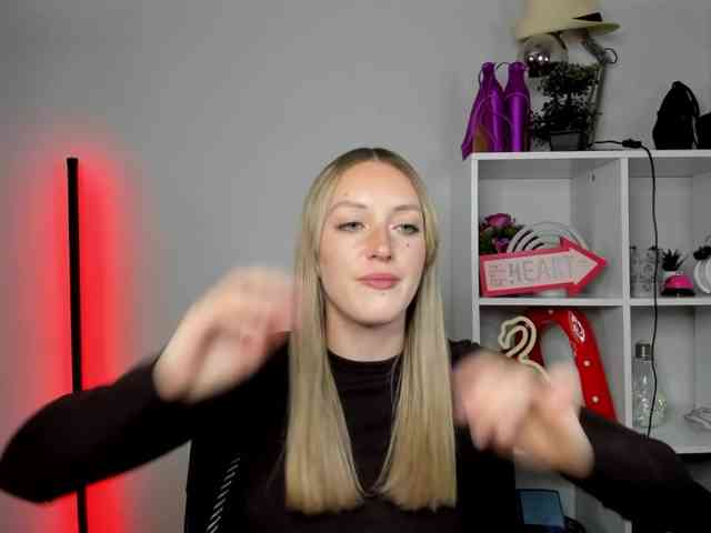 EvelynBlond26
